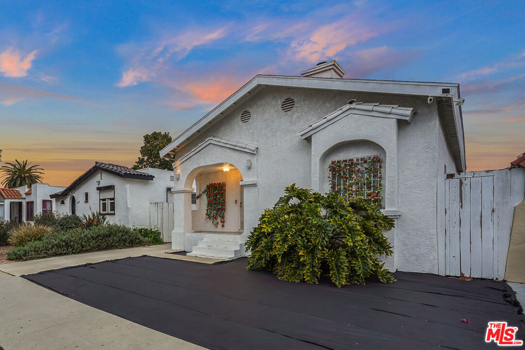 2746 Clyde Avenue, Los Angeles, CA 90016