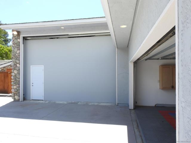 16334 Woodson View Rd, Poway CA: https://media.crmls.org/mediaz/a4d2da98-932c-4dc1-921b-09719c822d32.jpg