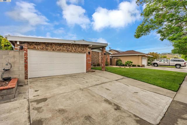 3757 Savannah Rd, Fremont CA: https://media.crmls.org/mediaz/a4d2f923-b223-4b18-8a6d-341b2742361a.jpg