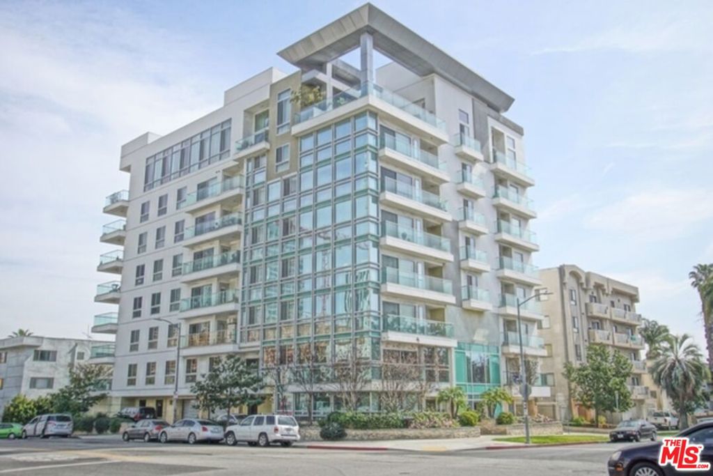 702 S Serrano Avenue #504