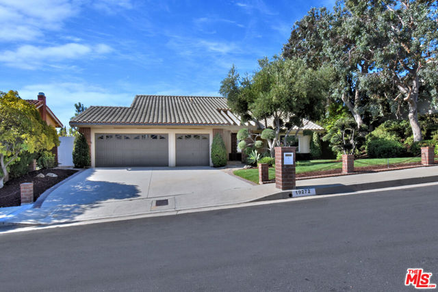 19272 Pebble Beach Place photo 2