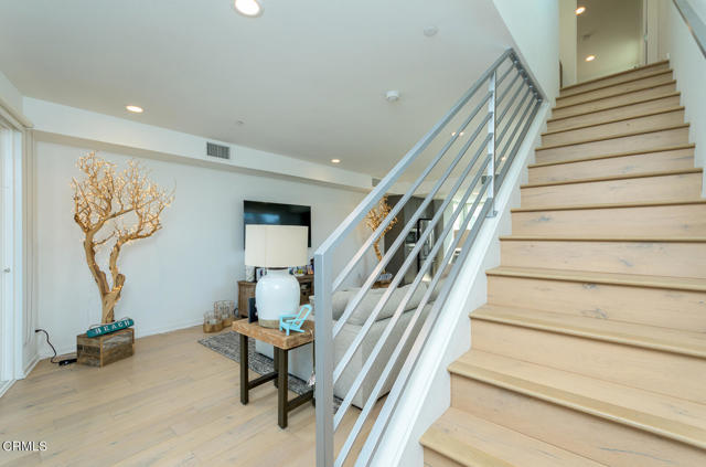 Detail Gallery Image 24 of 48 For 11594 Riverside Dr, North Hollywood,  CA 91602 - 3 Beds | 3/1 Baths