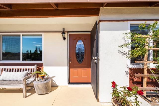 3560 Santa Maria Street, Oceanside CA: https://media.crmls.org/mediaz/a4d4874a-eeff-49a5-ac5e-9159d2b5ad53.jpg