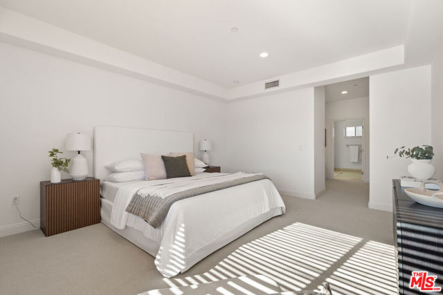 8238 W Manchester Avenue, Playa del Rey CA: https://media.crmls.org/mediaz/a4d4d43f-a62b-4e38-b719-661d255c2a53.jpg