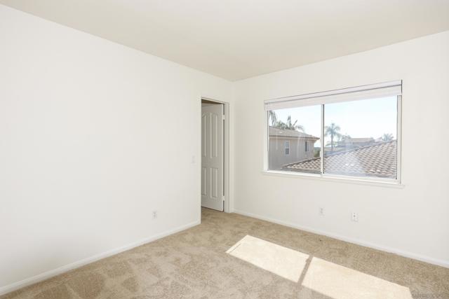 641 Serrano Ln, Chula Vista CA: https://media.crmls.org/mediaz/a4d4e4de-57d0-43a6-aaf6-99f7e87ab868.jpg