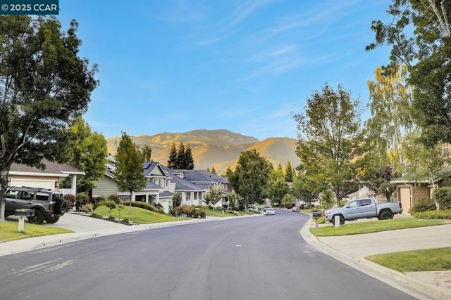 115 Shadewell Dr, Danville CA: https://media.crmls.org/mediaz/a4d50c18-a3da-40b6-aab1-261860e7a879.jpg