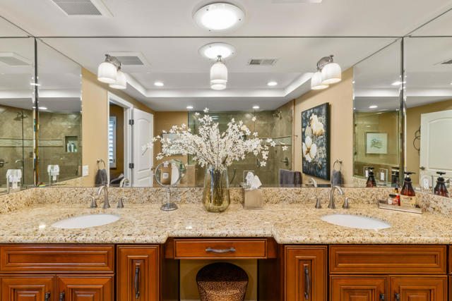 40 Joya Drive, Palm Desert CA: https://media.crmls.org/mediaz/a4d5cf5d-e1f1-46b9-857f-3ab1e8de0d99.jpg
