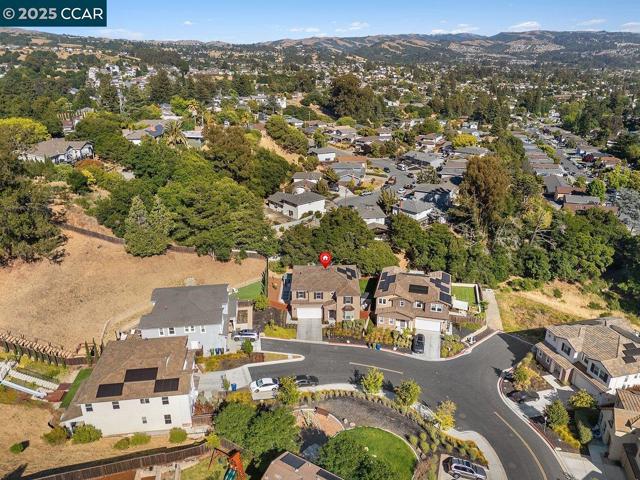 17691 Whisper Ln, Castro Valley CA: https://media.crmls.org/mediaz/a4d5f2de-09b2-4d12-95e2-3b7aeb09bb99.jpg