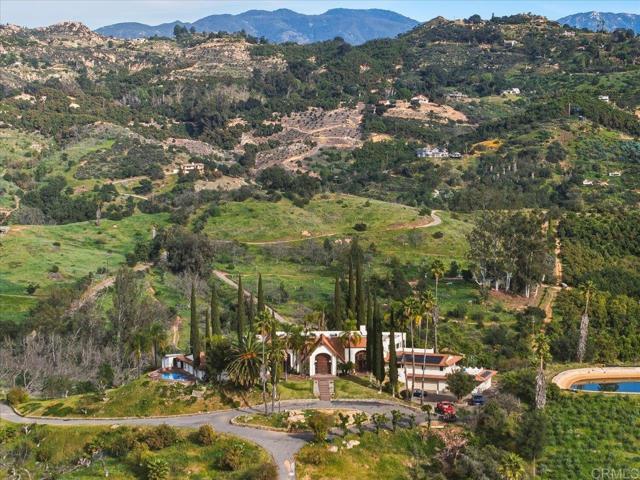 Detail Gallery Image 2 of 55 For 1050 Rice Canyon Rd, Fallbrook,  CA 92028 - 5 Beds | 4/2 Baths