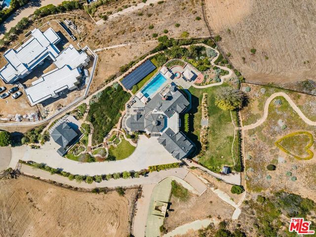 6277 Sea Star Drive, Malibu CA: https://media.crmls.org/mediaz/a4d64f71-f8c3-4fe2-b955-5bd82182d858.jpg