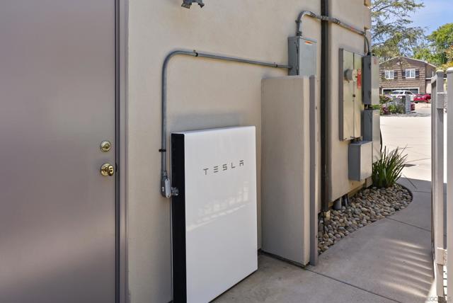 617 Gage Drive, San Diego CA: https://media.crmls.org/mediaz/a4d663be-ebf5-4f48-9b0d-5f49869bd3b4.jpg