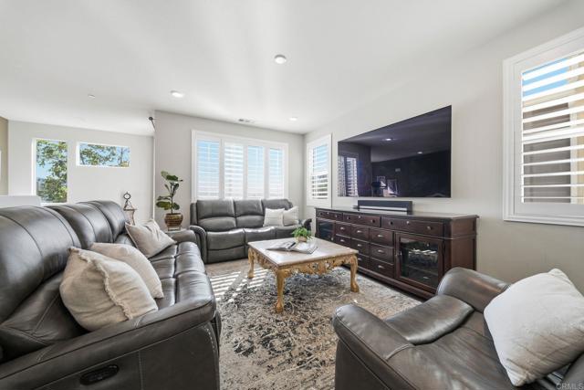 Detail Gallery Image 23 of 72 For 2056 Callisto Terrace, Chula Vista,  CA 91915 - 3 Beds | 3/1 Baths