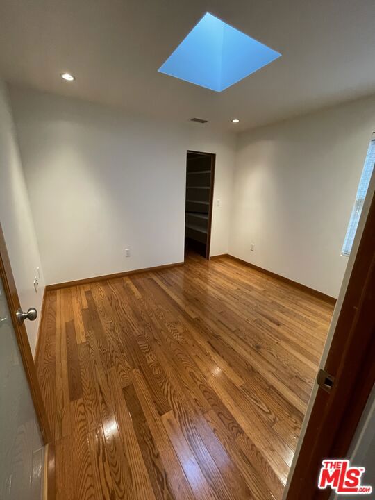926 California Avenue, Venice CA: https://media.crmls.org/mediaz/a4d70a70-1756-4b7f-aac9-c25d76973d20.jpg