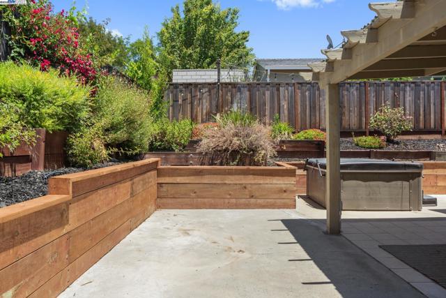 2682 Pickfair Ln, Livermore CA: https://media.crmls.org/mediaz/a4d74ca6-c9e1-4f9c-83f3-509aad810ca9.jpg
