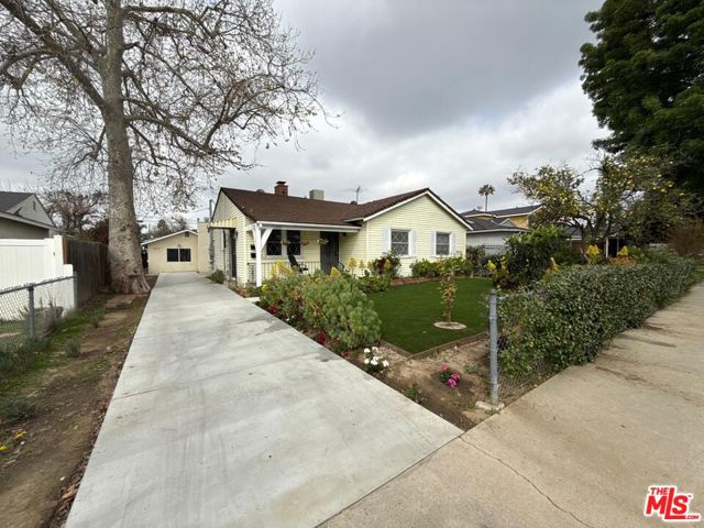7467 N Forbes Avenue, Lake Balboa CA: https://media.crmls.org/mediaz/a4d77043-7b02-4627-b2d4-01c434990d8b.jpg