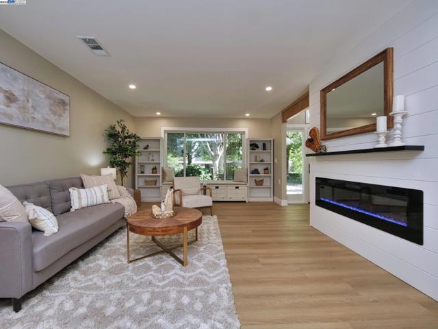 1209 Oakmont Drive, Walnut Creek CA: https://media.crmls.org/mediaz/a4d773d7-9172-4603-8b7f-47ebf2119011.jpg