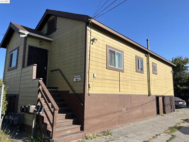 381 S 34Th St, Richmond CA: https://media.crmls.org/mediaz/a4d7fc43-5793-4b4e-9588-bb6c201862b6.jpg