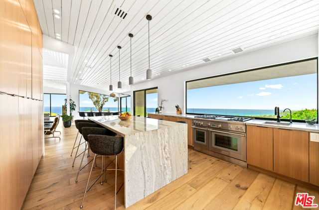 23812 Malibu Crest Drive, Malibu CA: https://media.crmls.org/mediaz/a4d81246-9992-4bba-80a6-67dee8c0394f.jpg