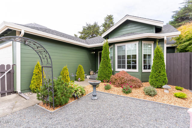 170 Hocker Lane, Fort Bragg CA: https://media.crmls.org/mediaz/a4d8b3e5-da0e-4caa-a51a-e972927f0401.jpg