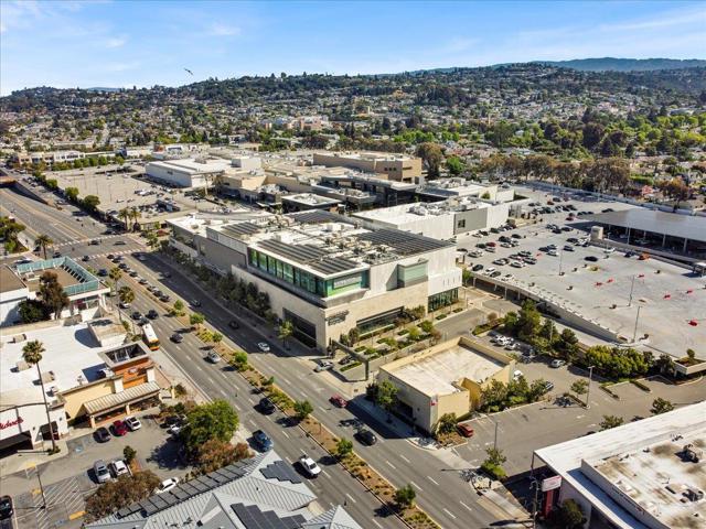 526 Sylvan Avenue, San Mateo CA: https://media.crmls.org/mediaz/a4d8bf9f-407f-42a6-91ef-509012968127.jpg