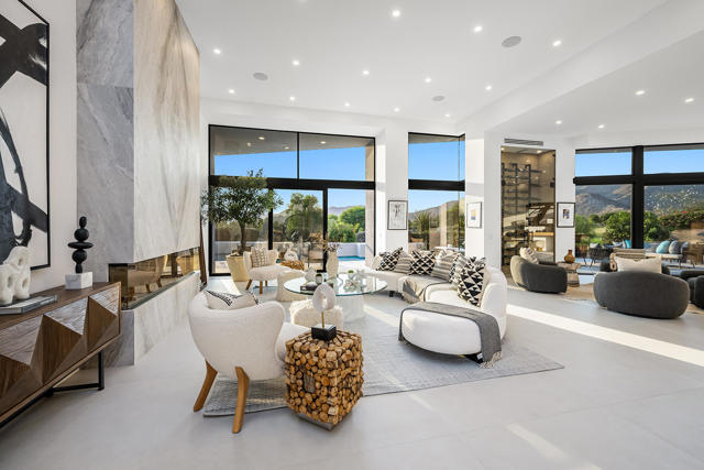 160 Kiva Drive, Palm Desert CA: https://media.crmls.org/mediaz/a4d99b55-04c6-4cb8-91bd-7be967a6c428.jpg