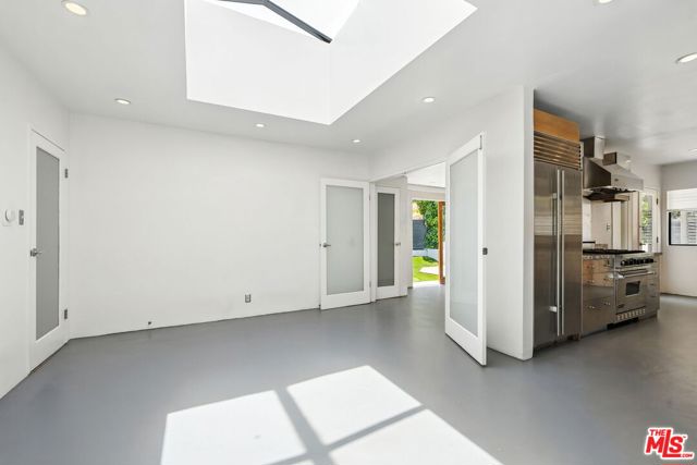1317 Devlin Drive, Los Angeles CA: https://media.crmls.org/mediaz/a4da0e54-6ba8-4929-b27e-dea0cf736741.jpg