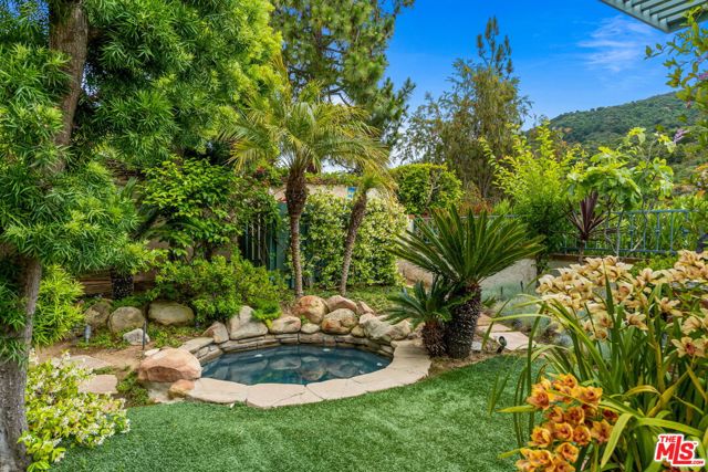 17152 Avenida De Santa Ynez, Pacific Palisades CA: https://media.crmls.org/mediaz/a4da9179-f25b-4e90-8d1a-f3293c7230fa.jpg
