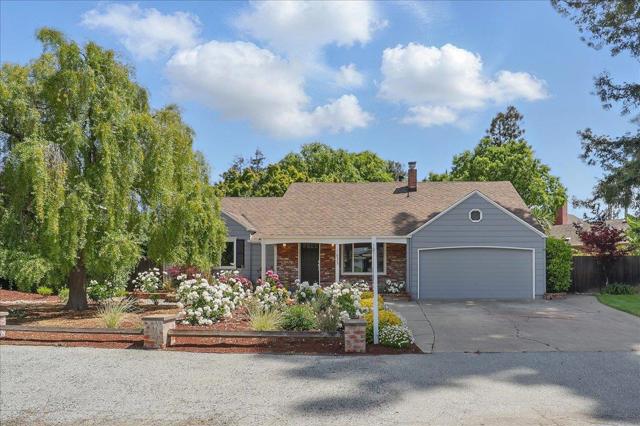 1633 Dallas Court, Los Altos CA: https://media.crmls.org/mediaz/a4daa6a4-fa25-4943-9a5c-ecb34866878b.jpg