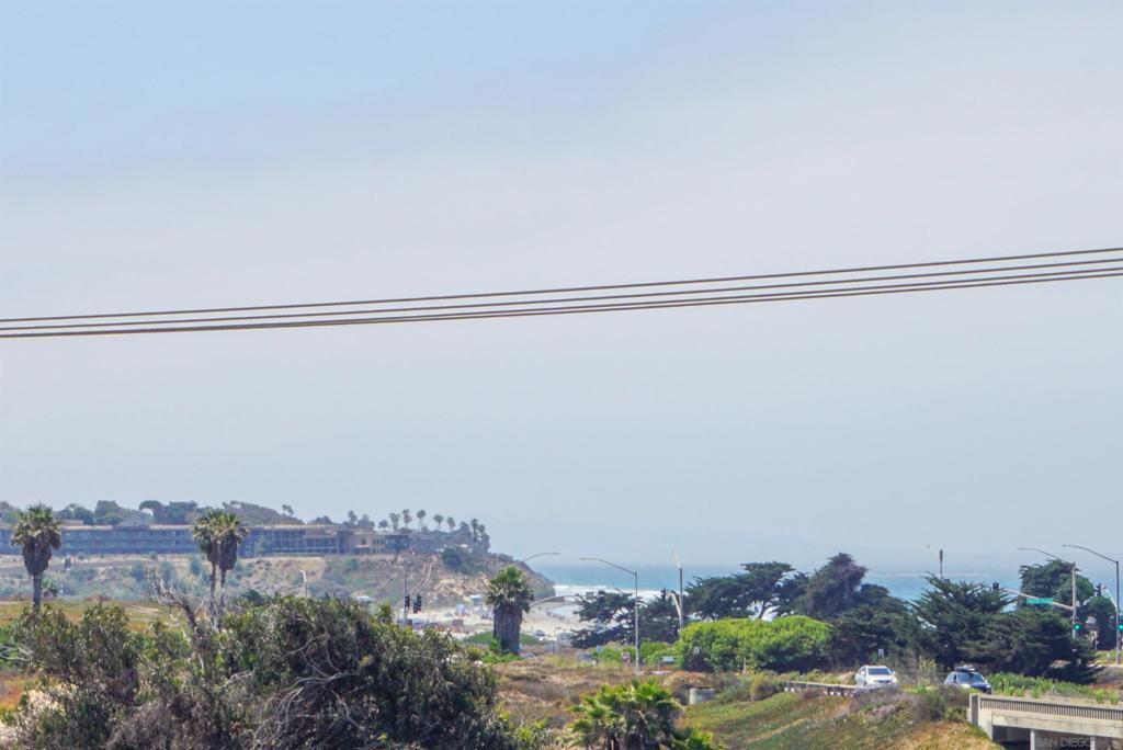 https://media.crmls.org/mediaz/a4dab678-87d6-4cbd-8be1-cae9306cd85a.jpg?preset=X-Large