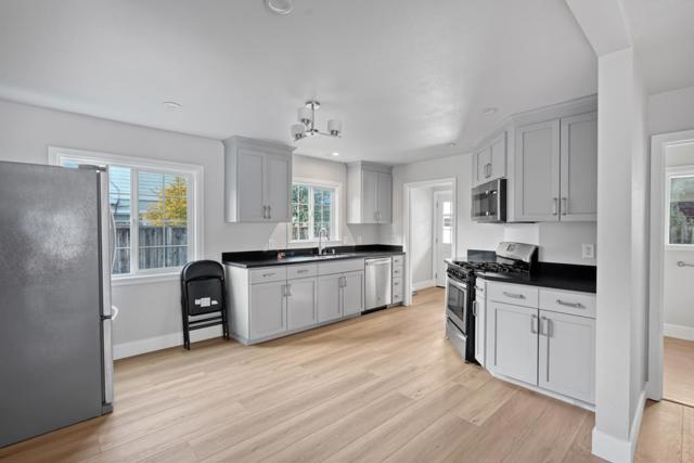 820 Jackson Street, Mountain View CA: https://media.crmls.org/mediaz/a4daf67d-f298-440b-8e14-f8d5dce8ae5e.jpg