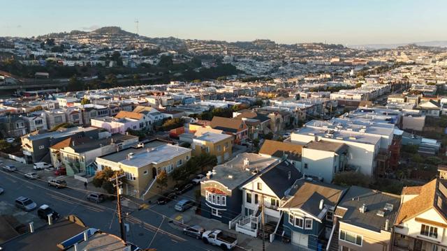 42 Farragut, San Francisco CA: https://media.crmls.org/mediaz/a4db7143-8ab7-4ae0-a980-7c5dc4ff2acb.jpg