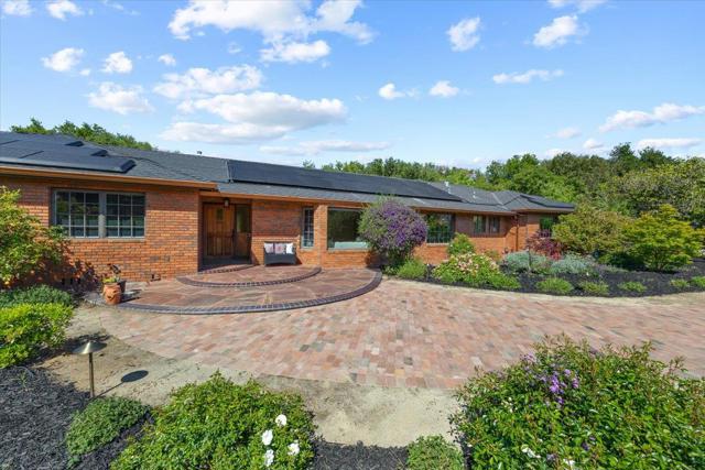 20811 Norada Court, Saratoga CA: https://media.crmls.org/mediaz/a4dbb34c-b7a4-4743-9796-cc241d5da591.jpg