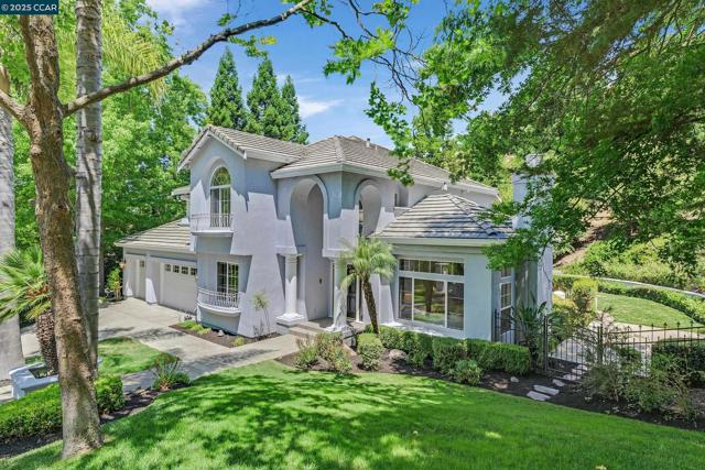 4253 Golden Oak Ct, Danville CA: https://media.crmls.org/mediaz/a4dbe115-0df7-4a25-add2-8146cbe8c6ea.jpg