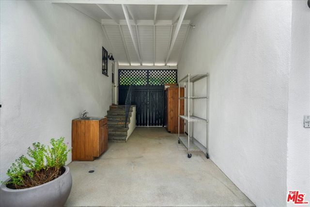 3479 Mandeville Canyon Road, Los Angeles CA: https://media.crmls.org/mediaz/a4dc399f-aab2-4baa-84db-8e2d42b21ec9.jpg