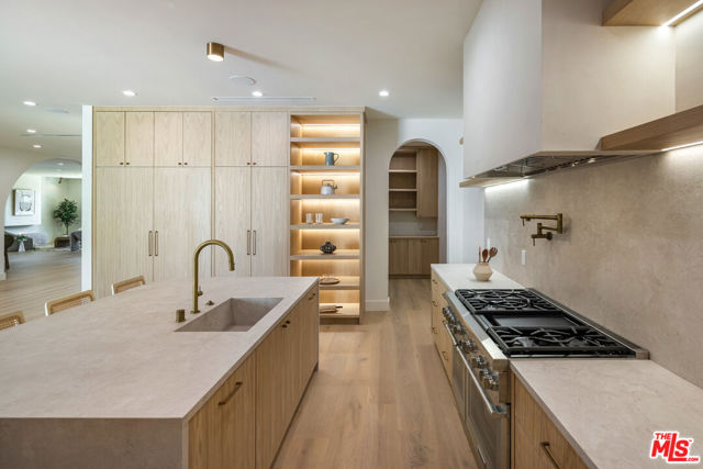 5 Bed Home for Sale in Encino, California