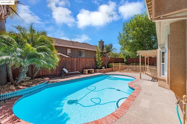 4452 Pronghorn Ct, Antioch CA: https://media.crmls.org/mediaz/a4dca481-cd2c-42fb-9487-28a72db8b91d.jpg