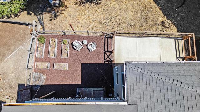 5601 Castle Dr, Oakland CA: https://media.crmls.org/mediaz/a4dccdab-a456-400e-8cfa-7fb596f9aa0e.jpg