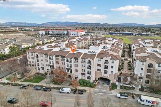 3240 Maguire Way, Dublin CA: https://media.crmls.org/mediaz/a4dd1958-41dc-4b3a-b4be-ec347f2f9215.jpg