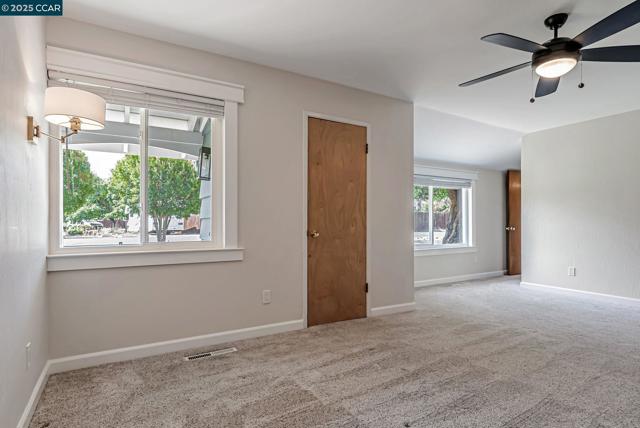 5891 Caulfield Dr, Clayton CA: https://media.crmls.org/mediaz/a4ddf0dc-e3f4-4eb0-a279-330ab0aff02e.jpg