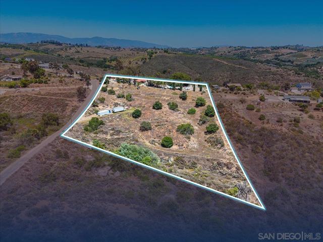 31659 61 Rocking Horse Rd, Escondido CA: https://media.crmls.org/mediaz/a4de11e6-9da7-4f50-9fc4-df4ca8559456.jpg