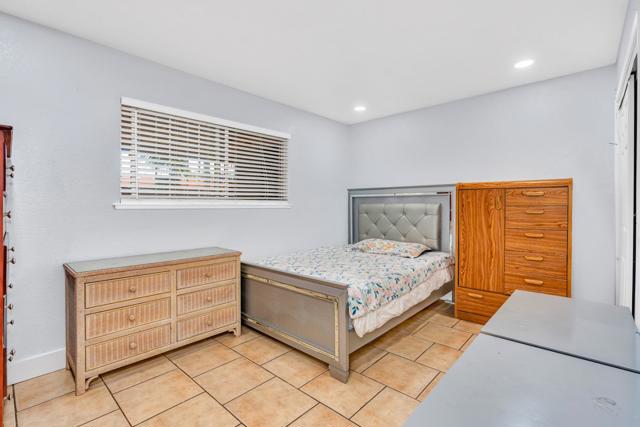 1005 W 8th Street, Merced CA: https://media.crmls.org/mediaz/a4df03b6-feaf-46c5-883f-76d0a5120e23.jpg