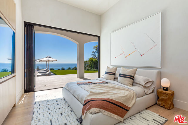 24824 Pacific Coast Highway, Malibu CA: https://media.crmls.org/mediaz/a4e03121-6e31-4fd4-aefa-8ece70d11fac.jpg