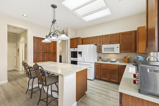 78108 Foxbrook Lane, Palm Desert CA: https://media.crmls.org/mediaz/a4e0735d-96f8-4975-a4a8-d6202a714008.jpg