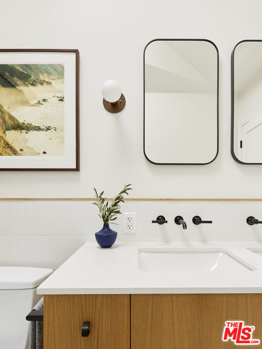 8460 Kirkwood Drive, Los Angeles CA: https://media.crmls.org/mediaz/a4e08438-9c25-4194-a097-fceeecf75f5a.jpg