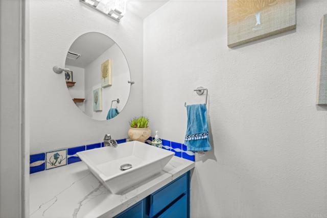 Detail Gallery Image 10 of 33 For 4232 Fiesta Way #3,  Oceanside,  CA 92057 - 2 Beds | 2/1 Baths