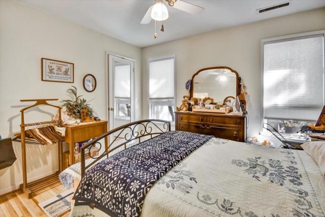 255 Nimitz Avenue, Redwood City CA: https://media.crmls.org/mediaz/a4e10ec7-bdbc-4c2c-a94b-1a26259b34cc.jpg