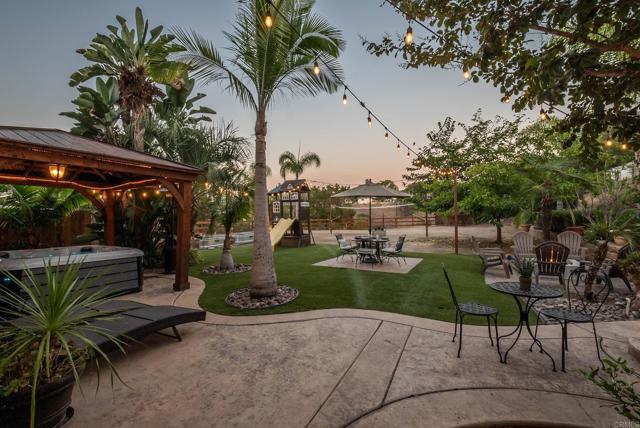 Detail Gallery Image 18 of 21 For 1210 Cypress Dr, Vista,  CA 92084 - 5 Beds | 4 Baths
