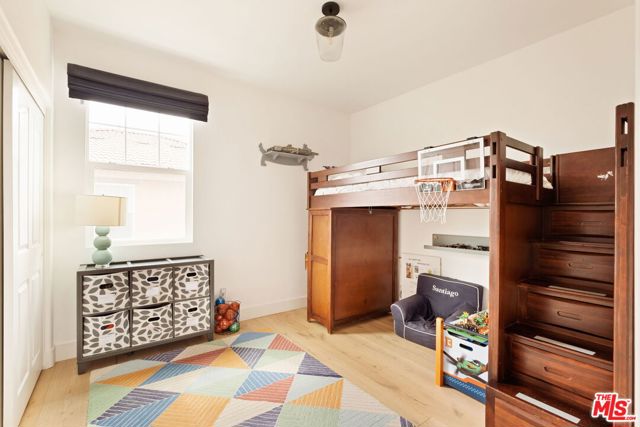 24229 La Montura Drive, Valencia CA: https://media.crmls.org/mediaz/a4e20894-2f96-4173-8e1c-55e69857266f.jpg