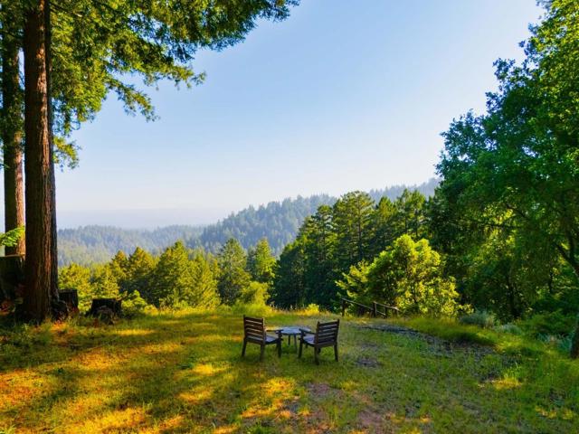132 Pax Place Court, Aptos CA: https://media.crmls.org/mediaz/a4e20eec-87b9-4b4b-ae43-8bd7640ace3d.jpg