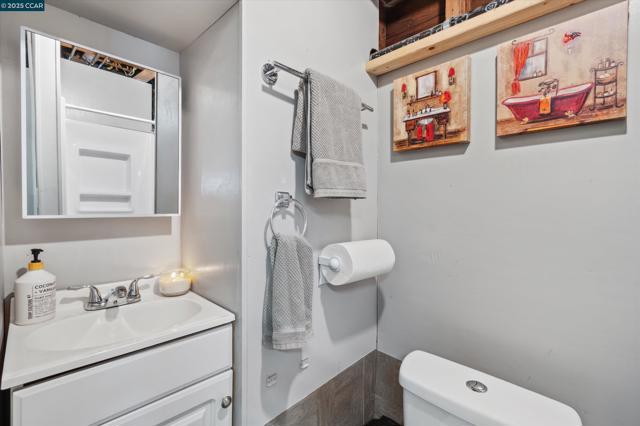 1118 GENEVA AVE, San Francisco CA: https://media.crmls.org/mediaz/a4e22a8c-e262-411f-82e3-c0f88cd77b87.jpg